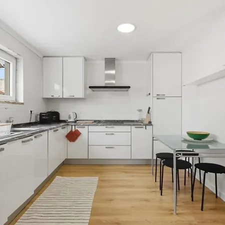 3 Bedrooms And Pool Parede