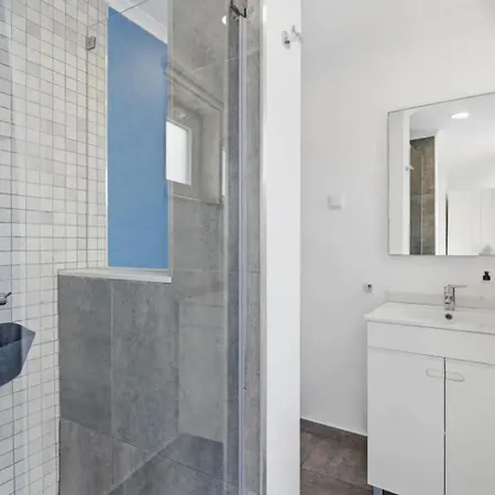 3 Bedrooms And Pool شقة باريد