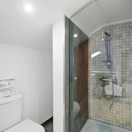 3 Bedrooms And Pool شقة