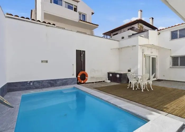 3 Bedrooms And Pool Apartament