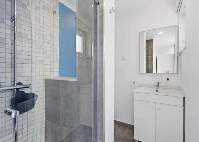 3 Bedrooms And Pool شقة باريد