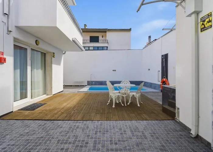 3 Bedrooms And Pool *