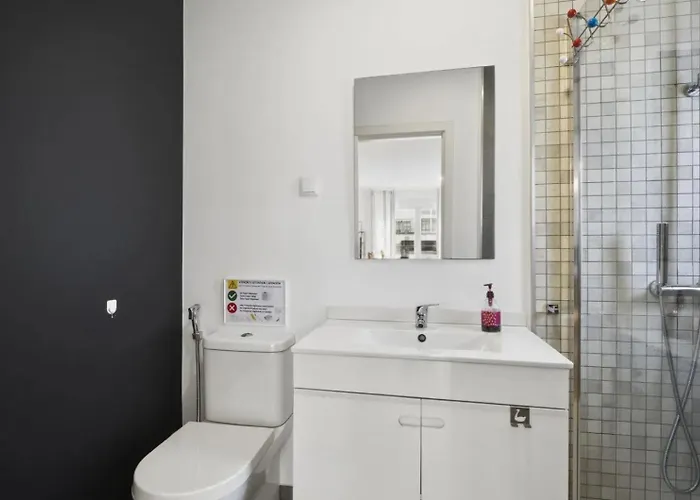 3 Bedrooms And Pool Parede